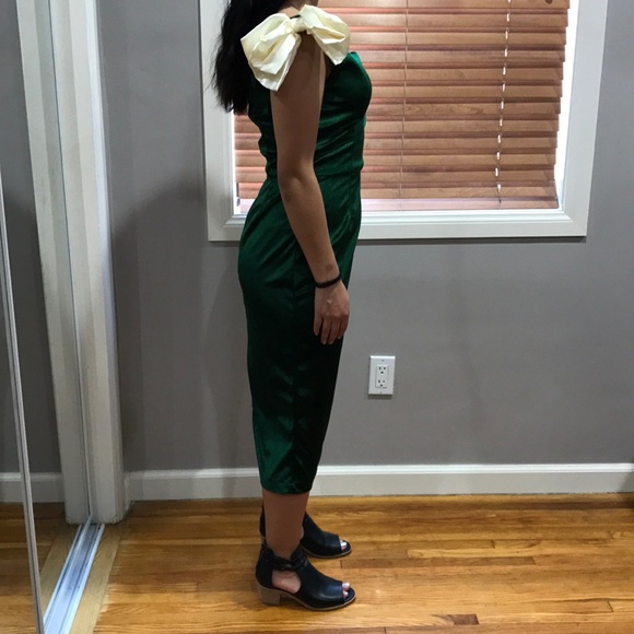 Green pinup velvet dress - Picture 2 of 5